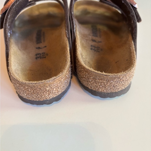 Youth-Birkenstock Sandals with Contoured Footbed and Metal Buckles
Tan color - Picture 3 of 6